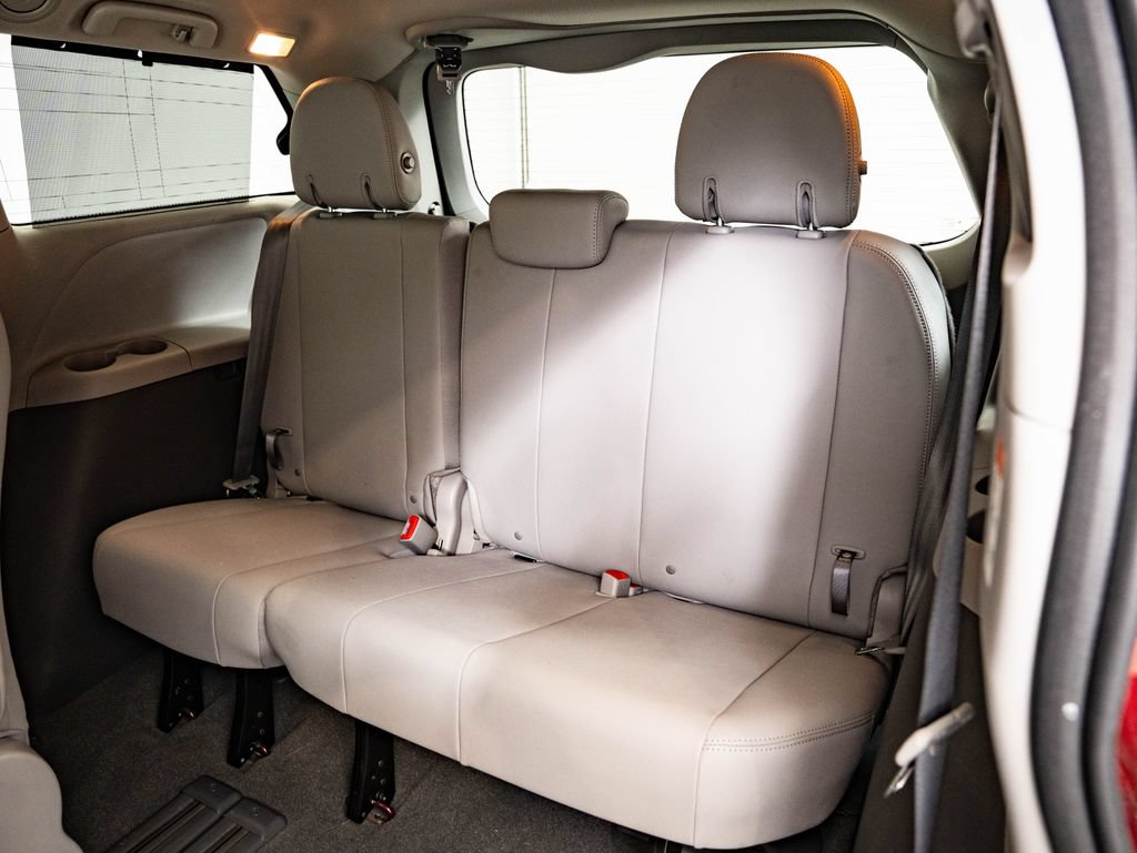Used 2020 Toyota Sienna XLE FWD image 47