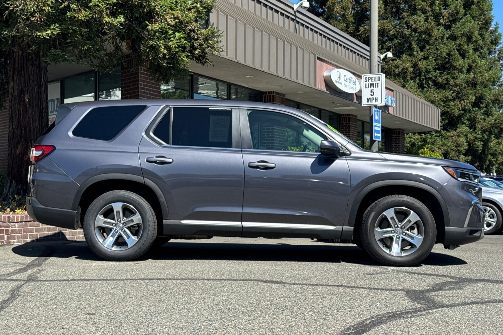Used 2023 Honda Pilot EX-L image 3