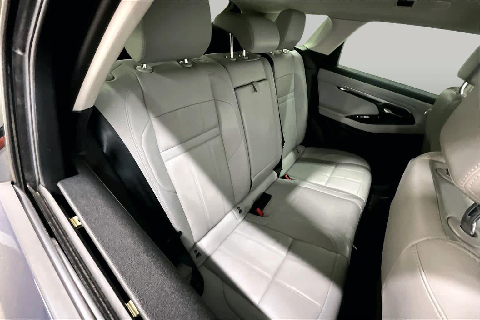 Used 2023 Land Rover Range Rover Evoque SE AWD/4WD image 19