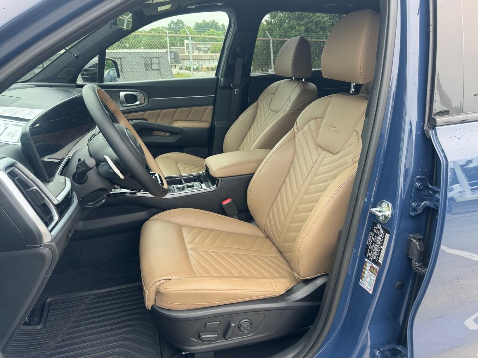 Used 2025 Kia Sorento SX Prestige w/ Olive Brown Leather Package AWD/4WD image 34