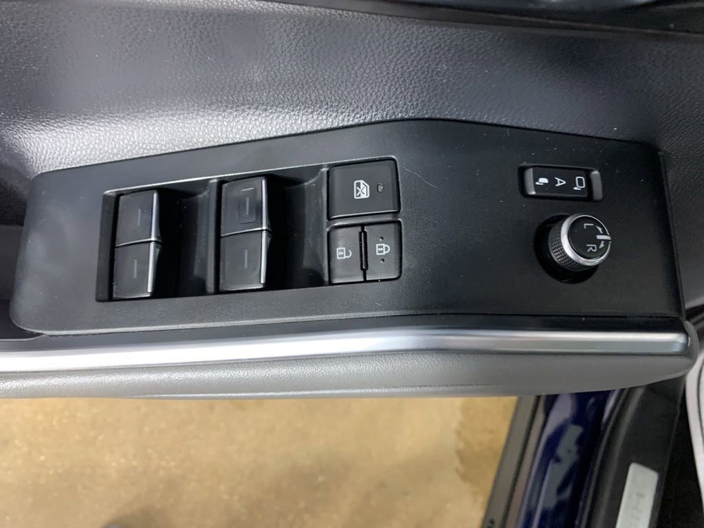 Used 2023 Toyota Highlander Limited AWD/4WD image 20