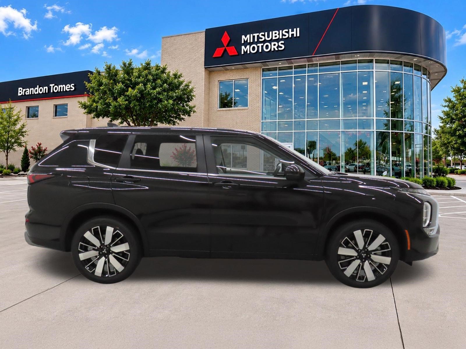 New 2026 Mitsubishi Outlander SE FWD image 2