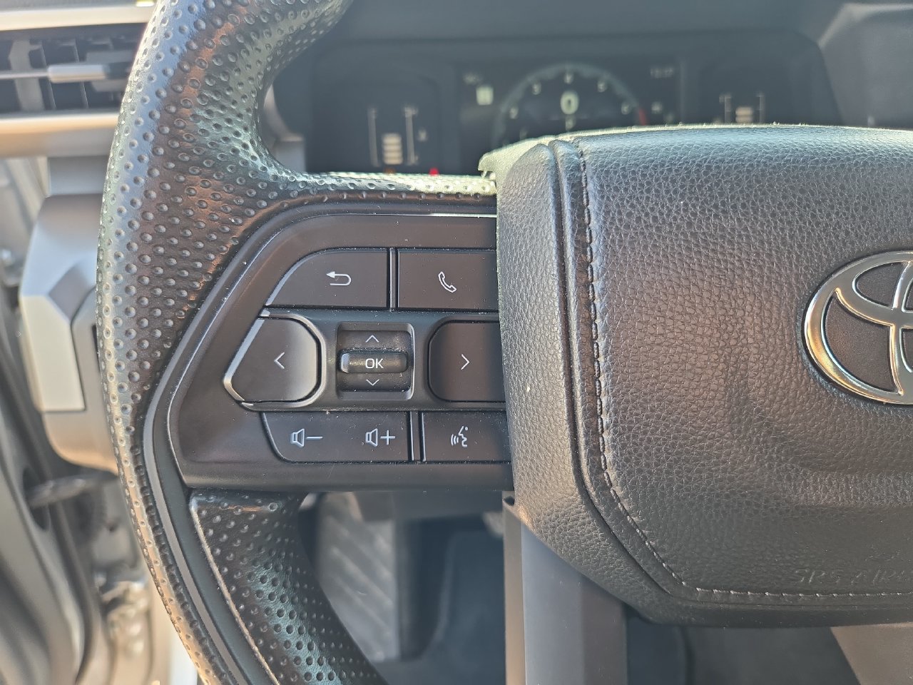 Used 2024 Toyota Tacoma SR5 AWD/4WD image 11