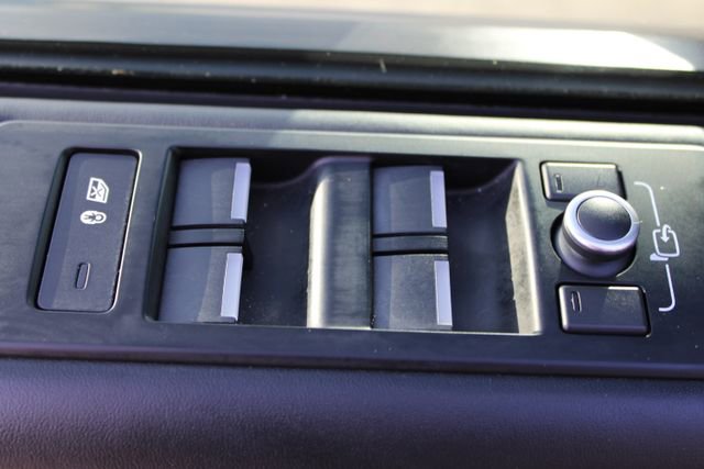 Used 2020 Land Rover Discovery HSE Luxury image 18