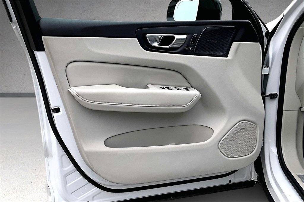 Used 2023 Volvo XC60 B5 Ultimate image 20