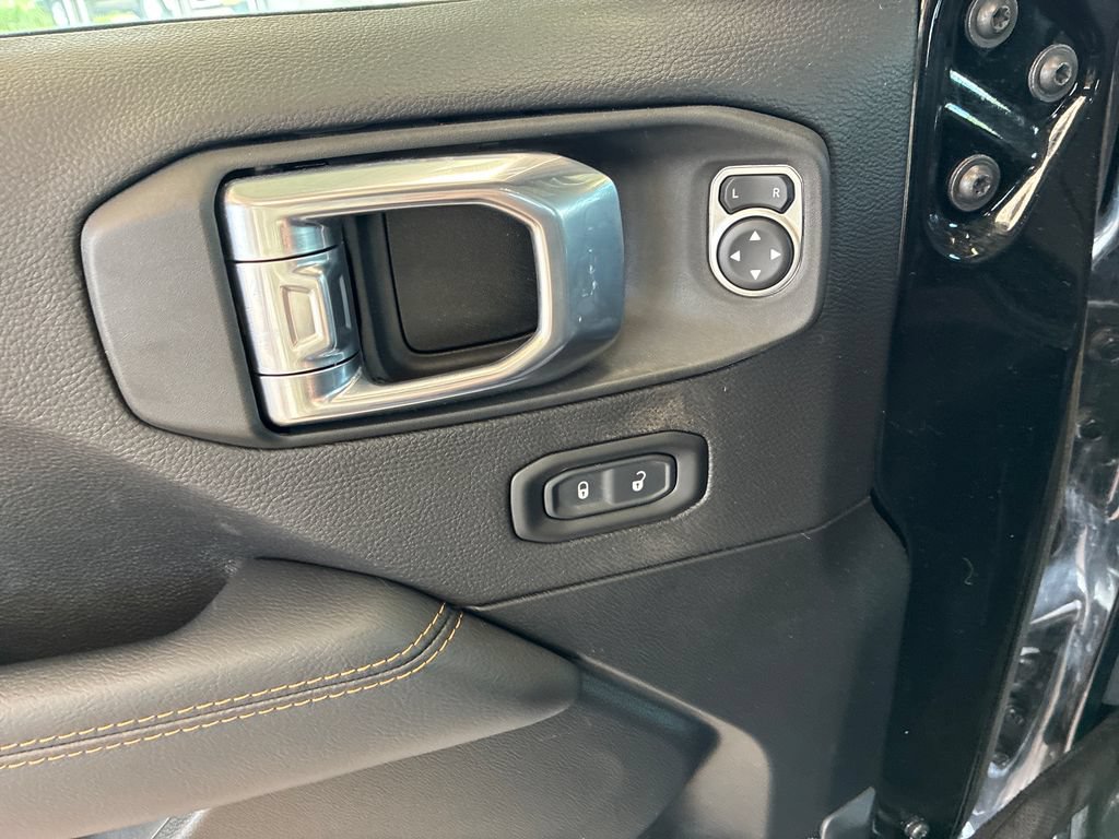 Used 2022 Jeep Wrangler Unlimited Sahara AWD/4WD image 12