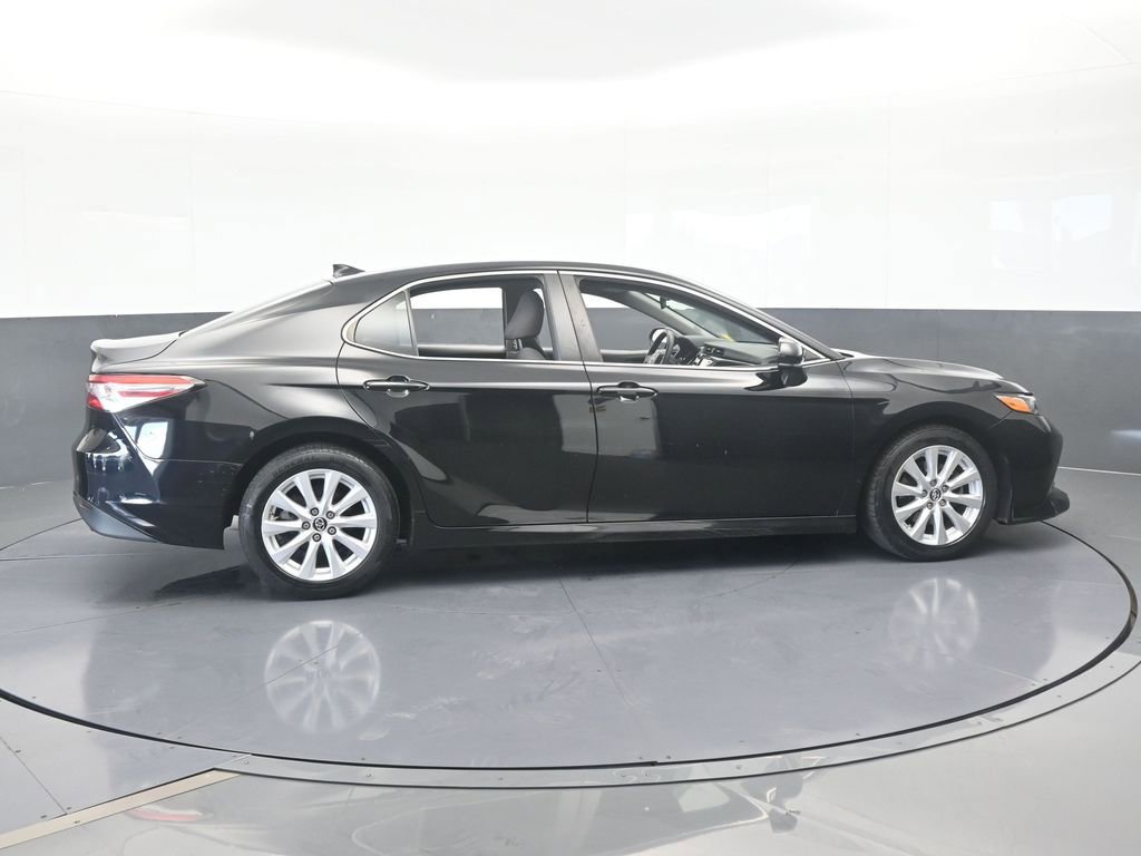 Used 2019 Toyota Camry LE image 7