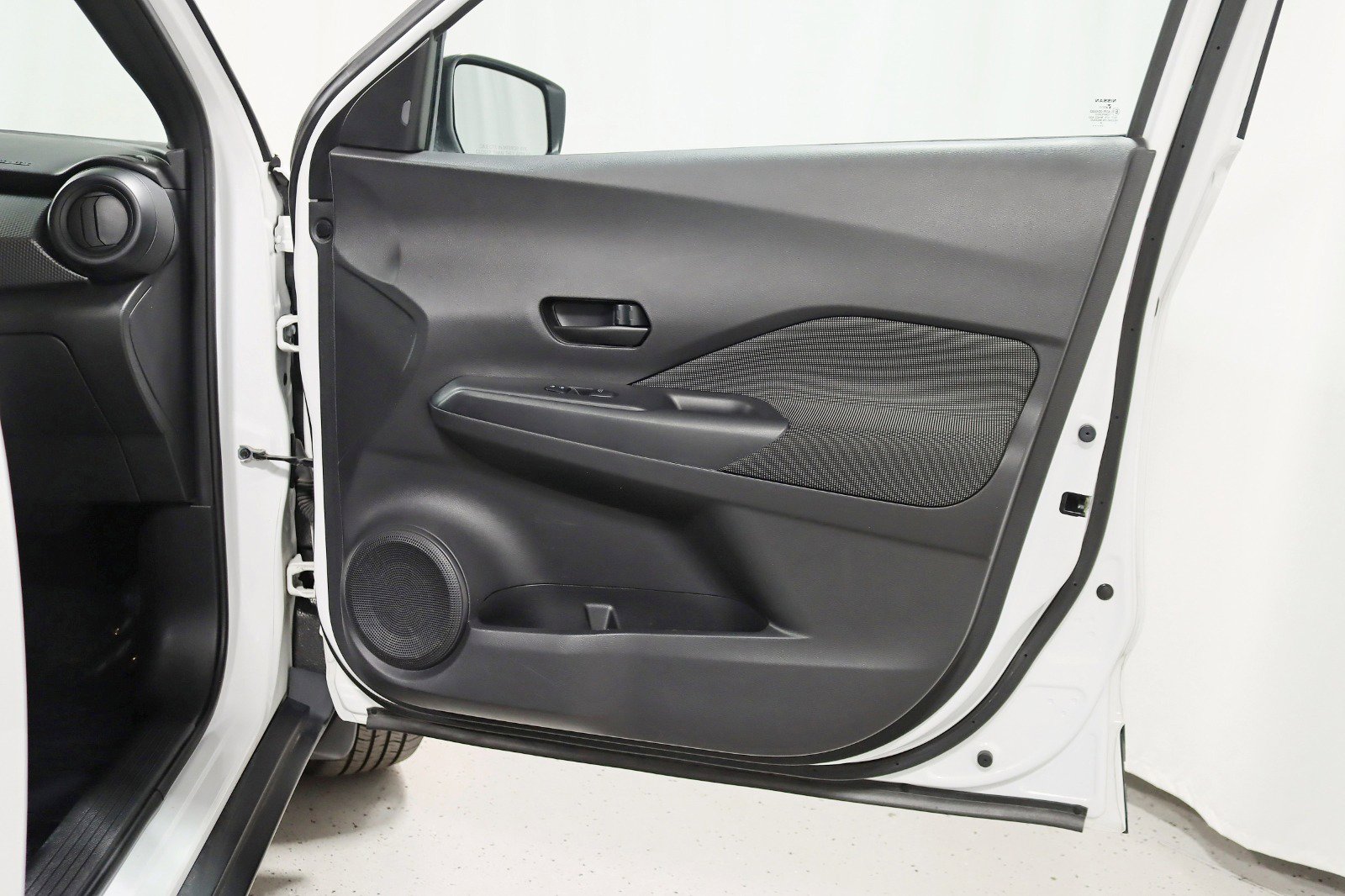 Used 2020 Nissan Kicks S image 29