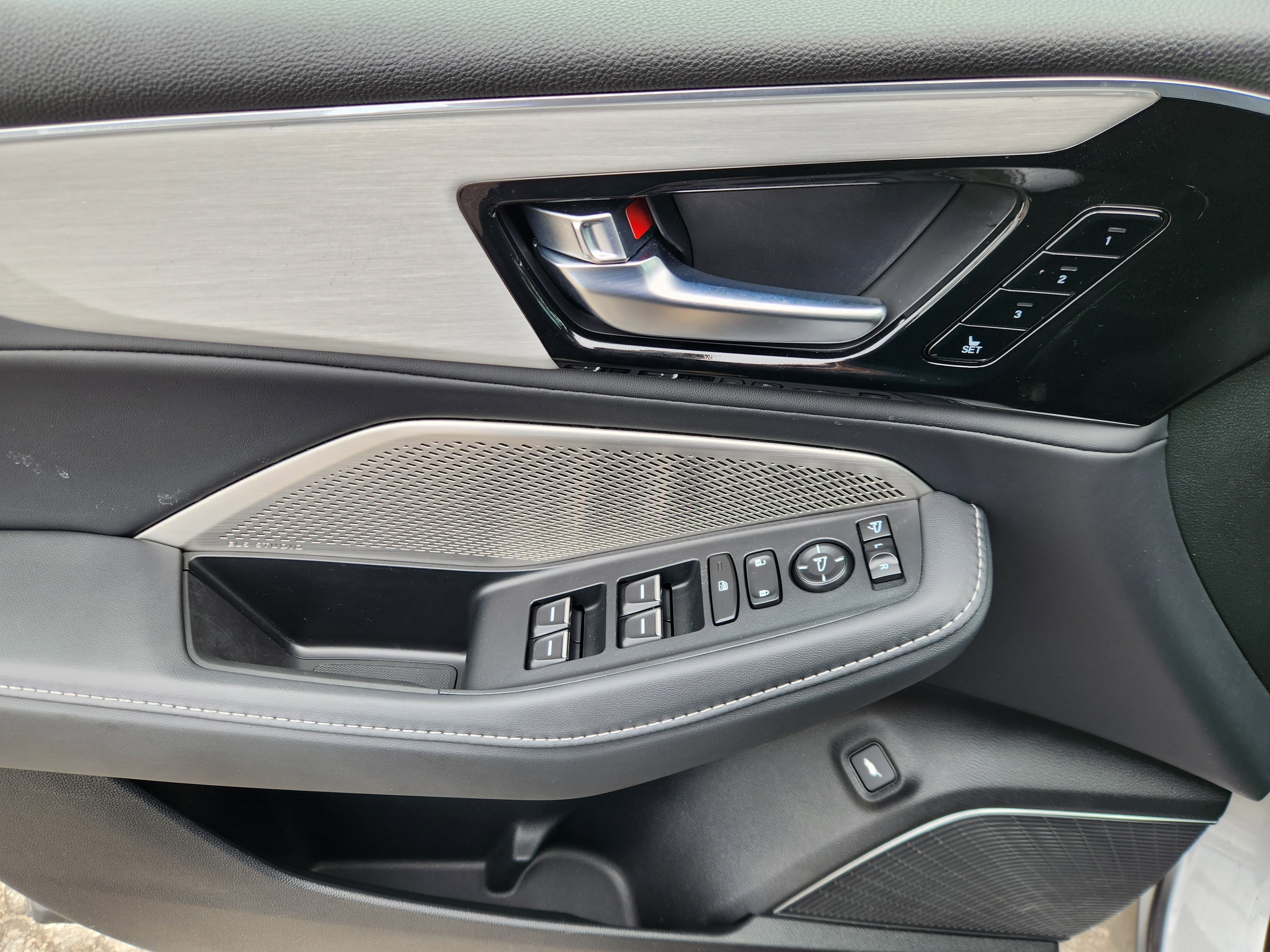 Certified 2023 Acura MDX SH-AWD w/ Technology Package image 19