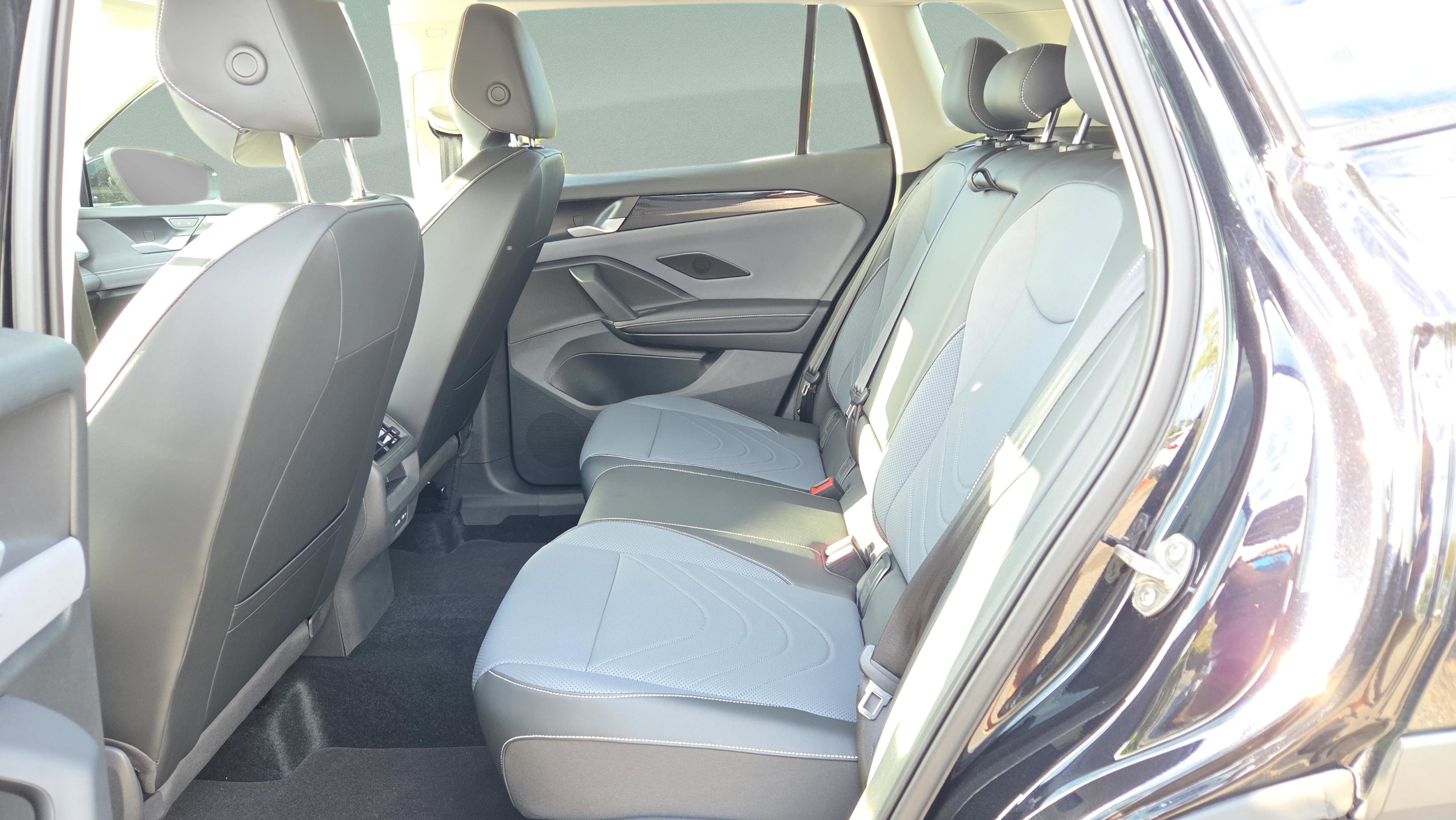 Used 2025 Volkswagen Tiguan SE image 11