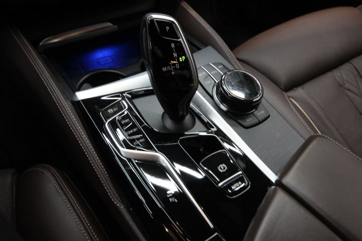 Used 2023 BMW M550i xDrive w/ Executive Package image 38