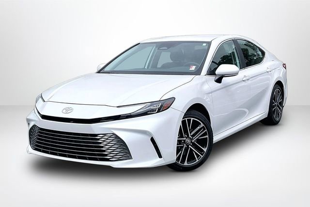 Used 2025 Toyota Camry XLE AWD/4WD image 2