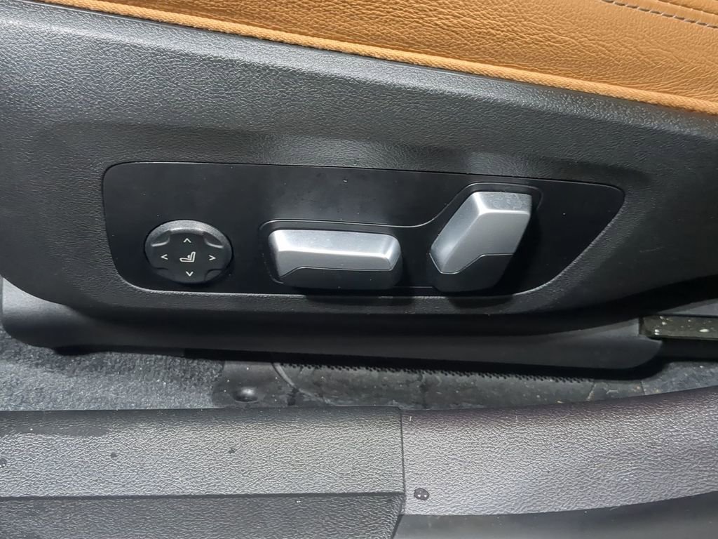 Used 2024 BMW 330i xDrive Sedan w/ Convenience Package image 31