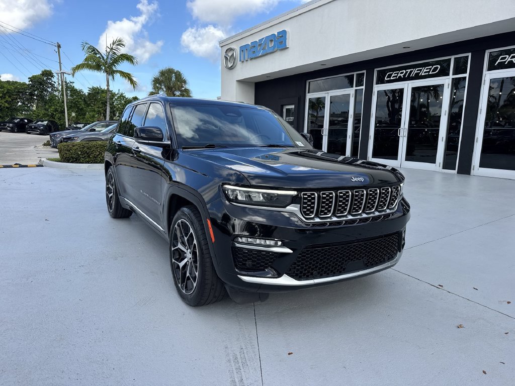 Used 2023 Jeep Grand Cherokee Summit AWD/4WD image 7