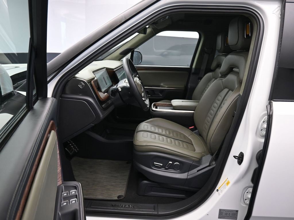 Used 2023 Rivian R1S Launch Edition image 11