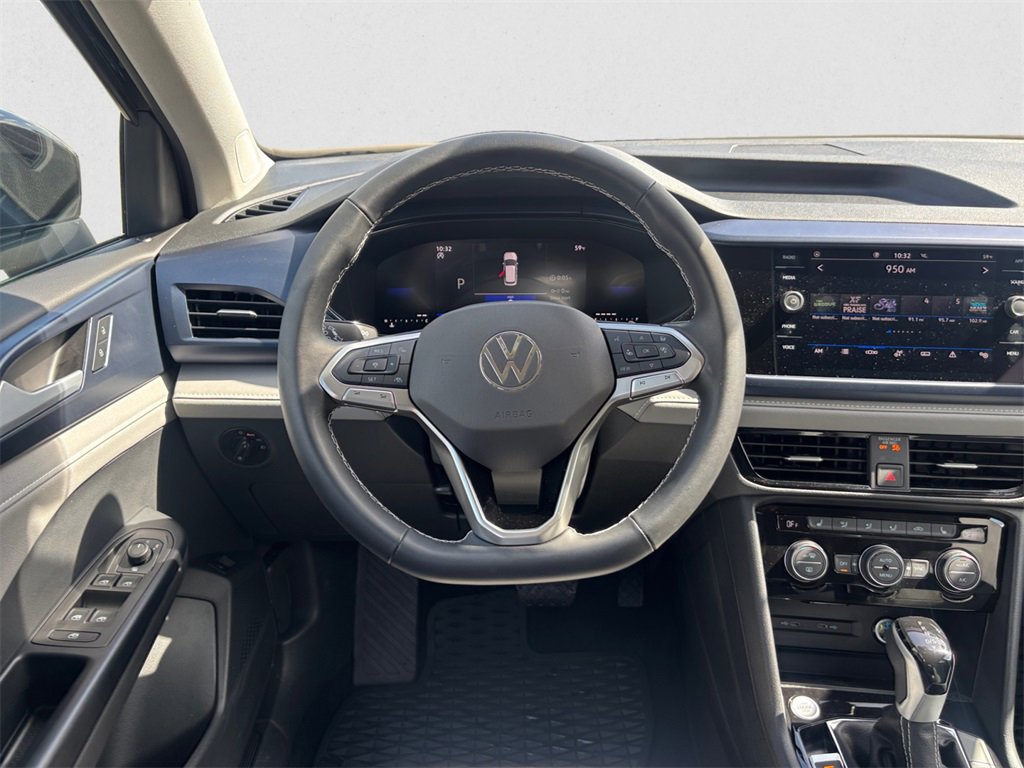 Used 2024 Volkswagen Taos SE image 12