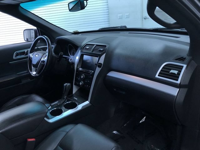 Used 2014 Ford Explorer XLT w/ Equipment Group 202A AWD/4WD image 25