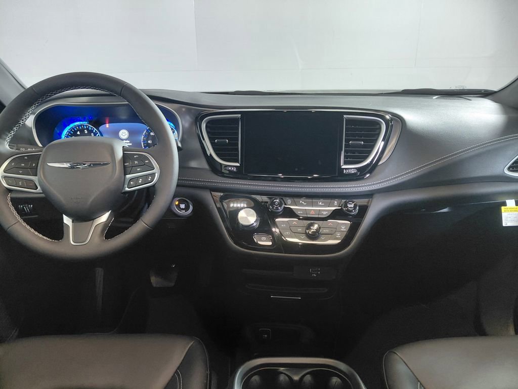 New 2026 Chrysler Pacifica Select AWD/4WD image 18