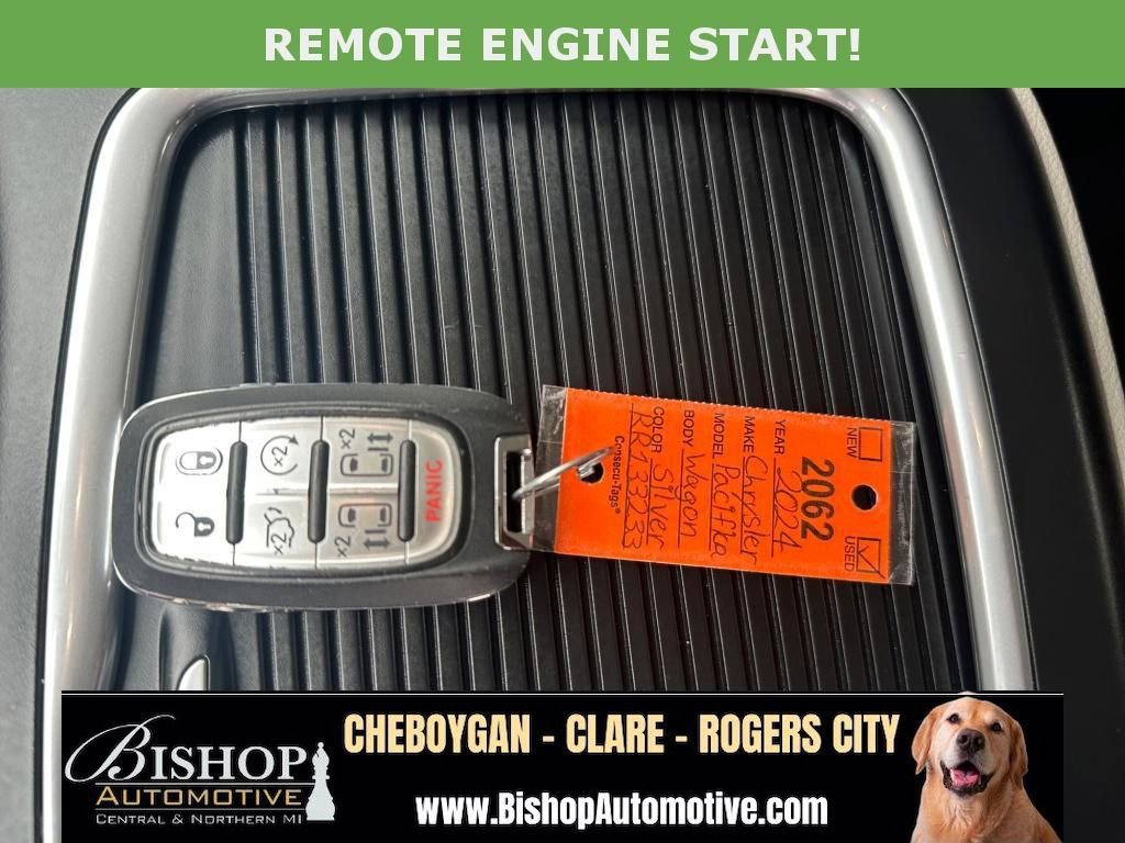 Used 2024 Chrysler Pacifica Touring-L FWD image 13
