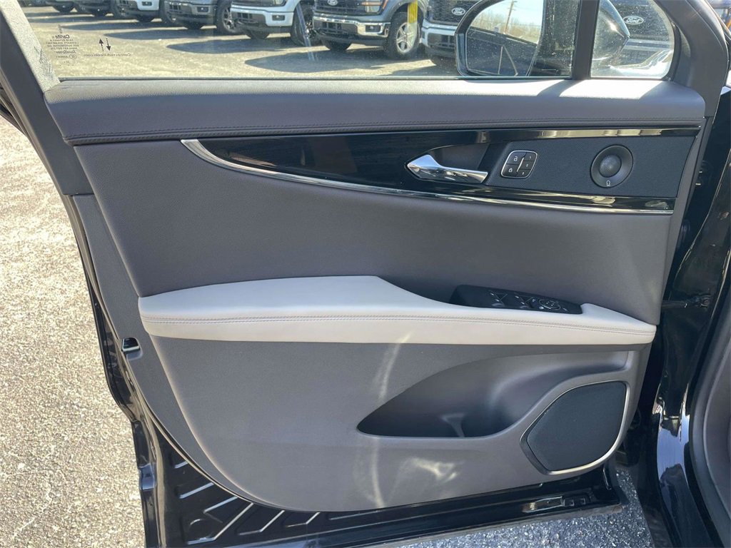 Certified 2023 Lincoln Nautilus Reserve w/ Equipment Group 201A image 15