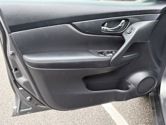 Used 2018 Nissan Rogue S AWD/4WD image 12