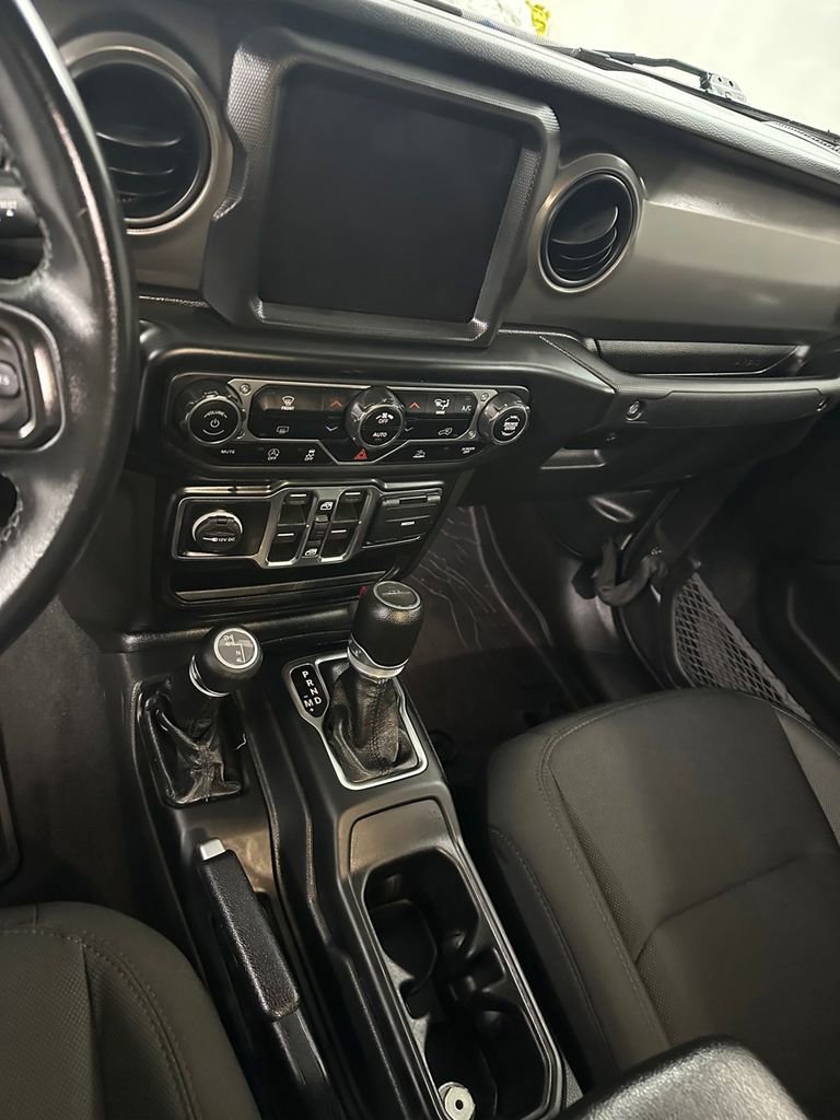 Used 2022 Jeep Gladiator Willys image 17