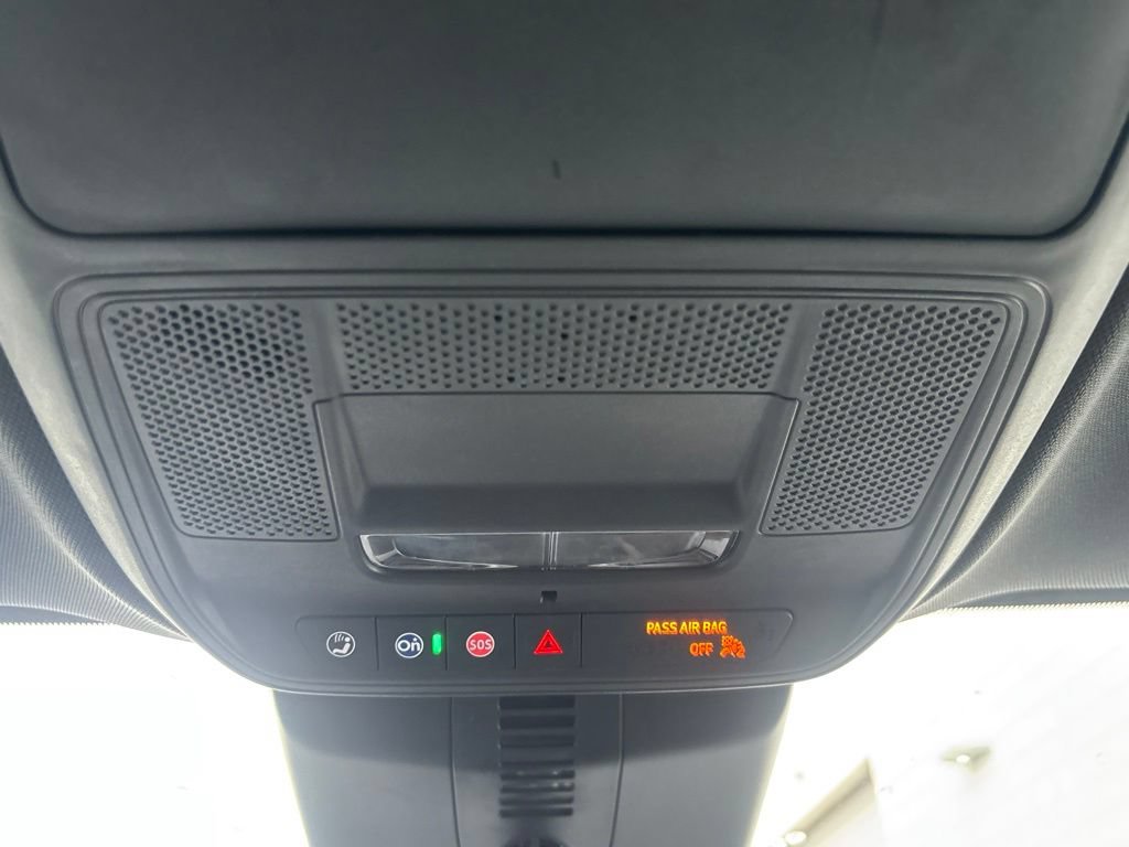 Used 2024 Chevrolet Traverse LT FWD image 16