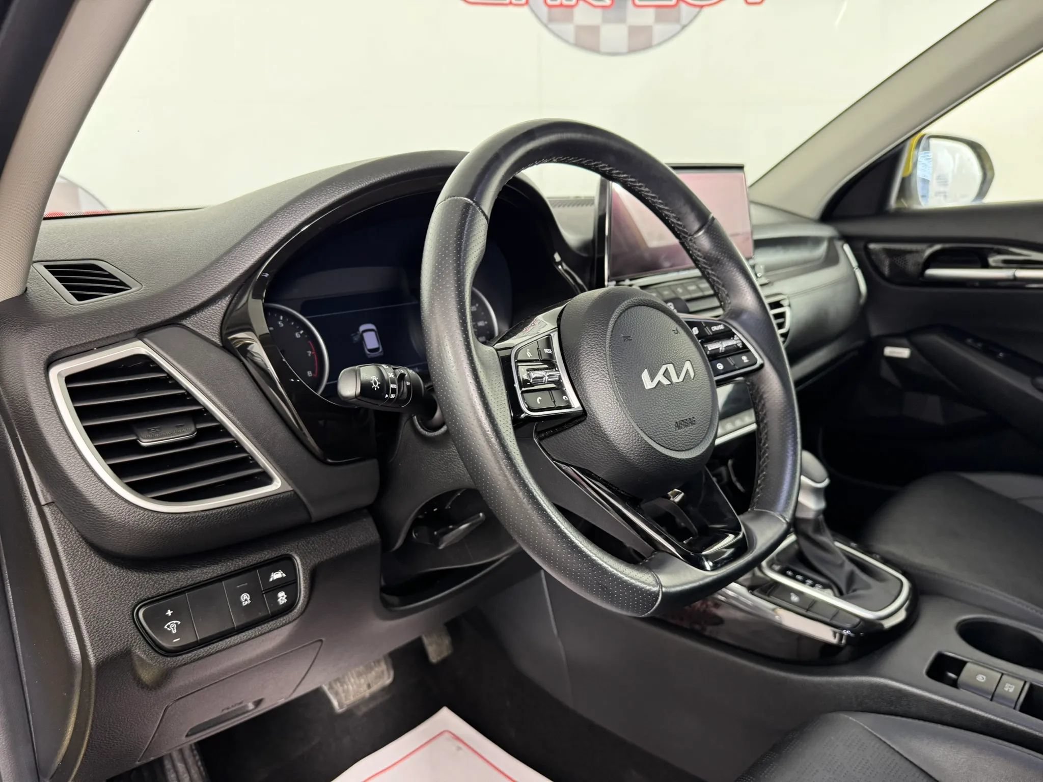 Used 2023 Kia Seltos SX w/ SX Sunroof Package AWD/4WD image 10