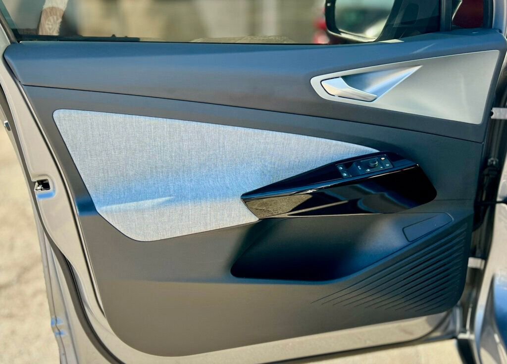 Used 2023 Volkswagen ID.4 Pro image 11