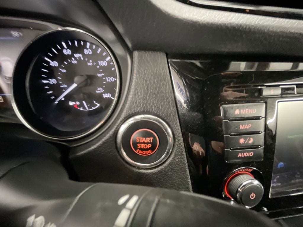 Used 2019 Nissan Rogue SL w/ Premium Package image 17