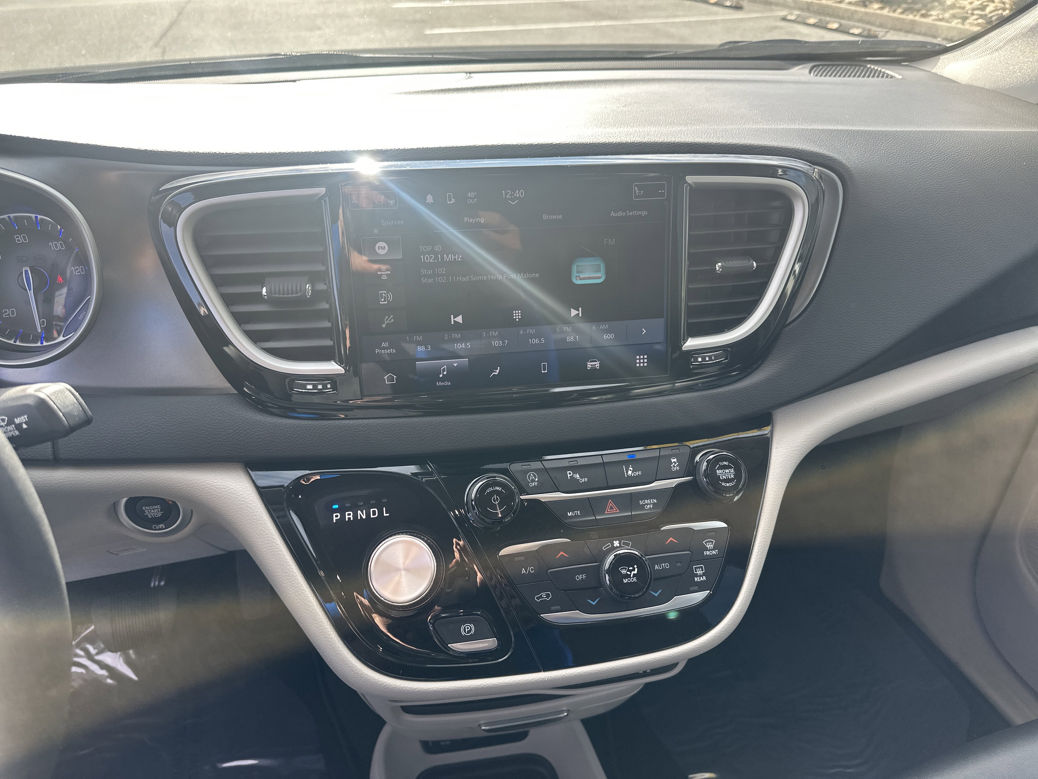 Used 2024 Chrysler Pacifica Touring-L image 32