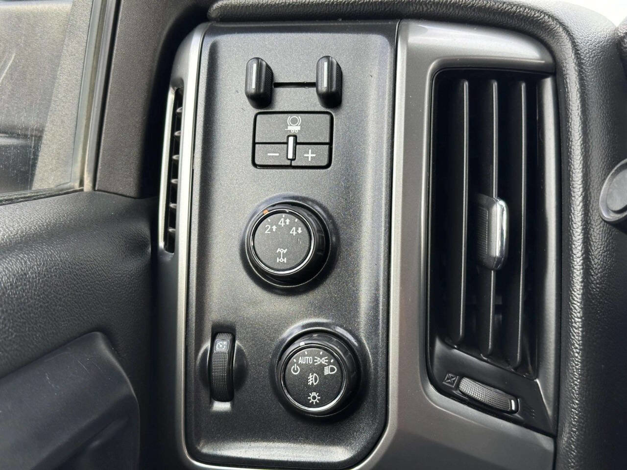 Used 2015 Chevrolet Silverado 2500 LT AWD/4WD image 27