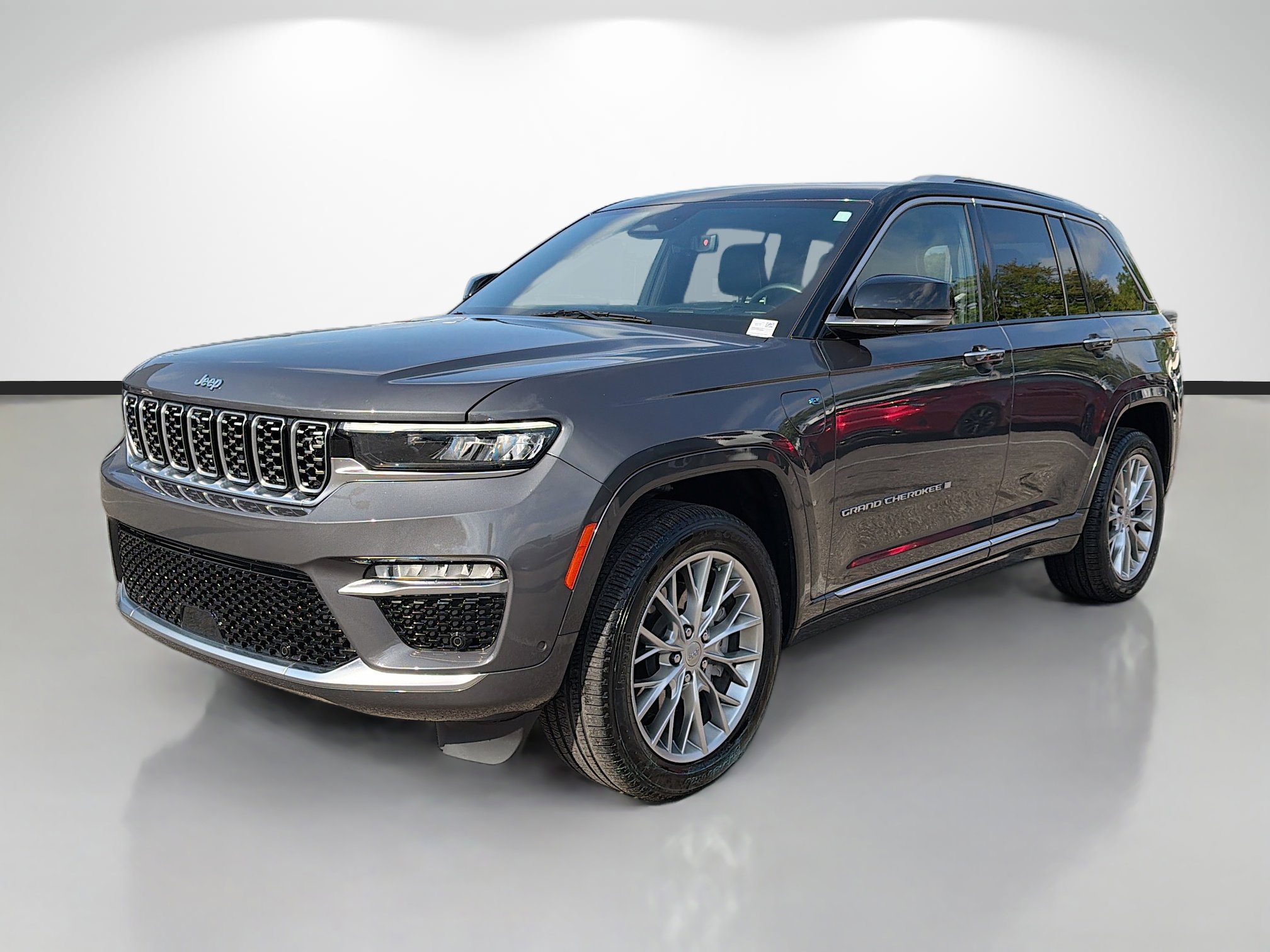 Used 2024 Jeep Grand Cherokee Summit w/ Advanced Protech Group IV image 7