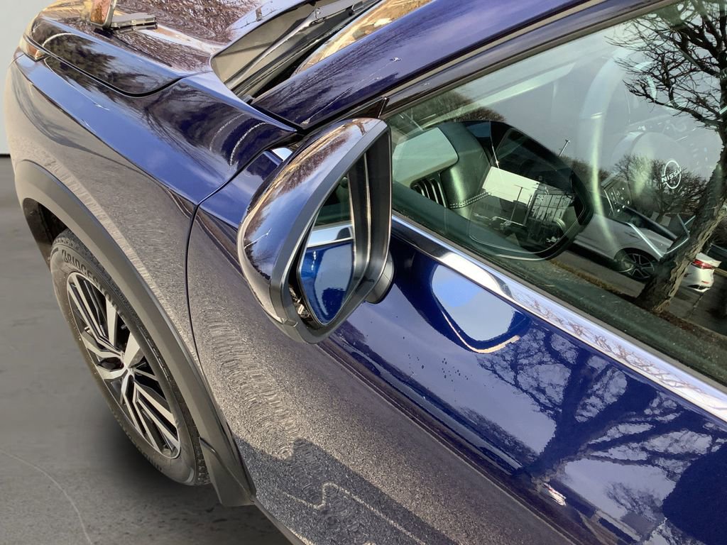 Used 2024 Nissan Pathfinder Platinum w/ Cargo Package image 11