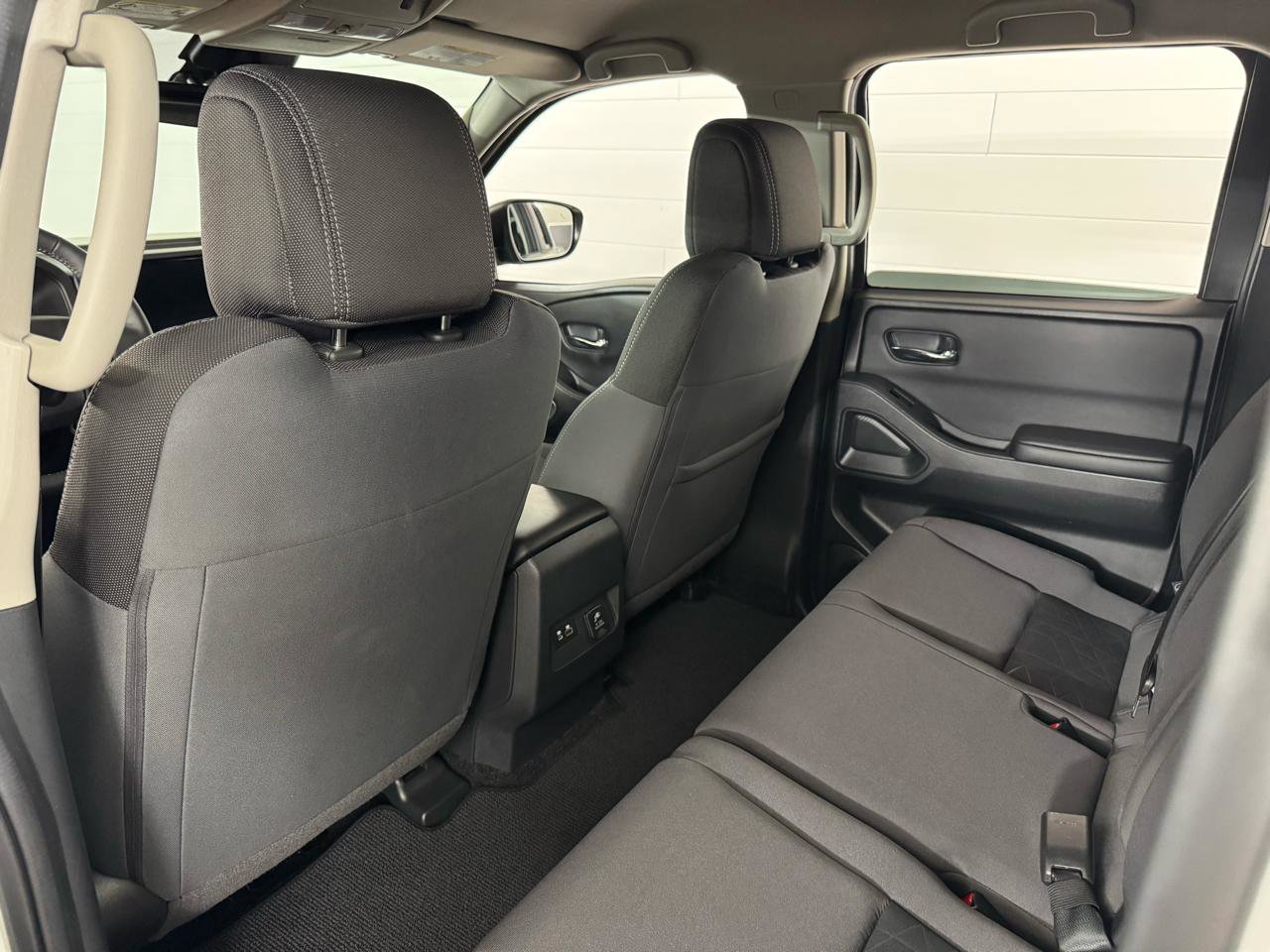 Used 2025 Nissan Frontier SV w/ SV Convenience Package image 28
