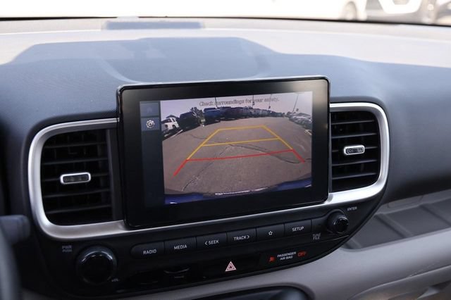 Used 2025 Hyundai Venue SEL FWD image 17