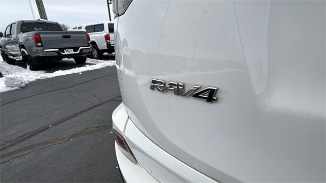 Used 2018 Toyota RAV4 LE image 31