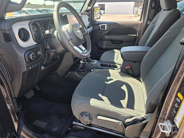 Used 2025 Jeep Wrangler Unlimited Sahara AWD/4WD image 11