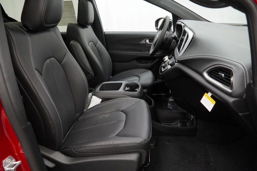 New 2026 Chrysler Pacifica Select image 32