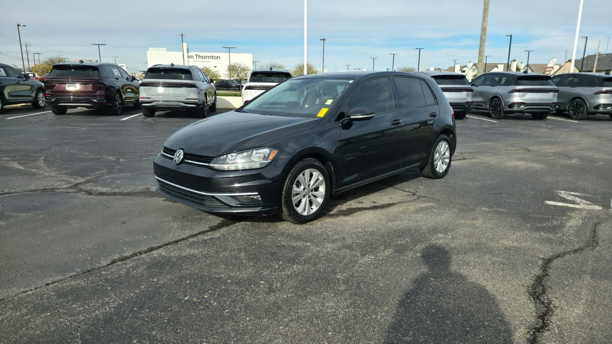 Used 2019 Volkswagen Golf SE image 1