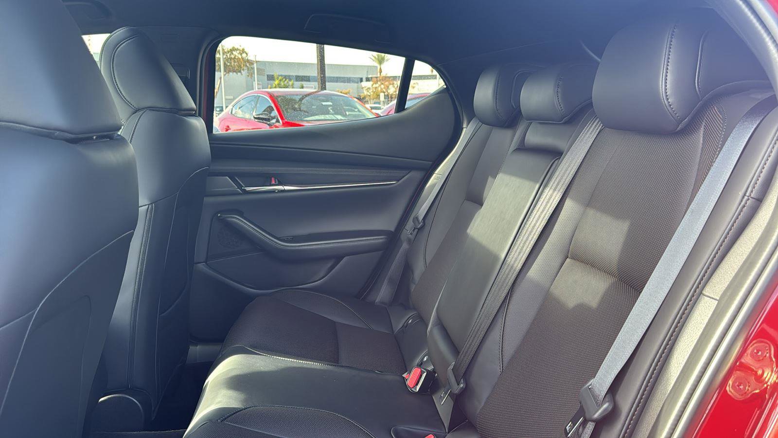 New 2026 MAZDA MAZDA3 Hatchback w/Premium Plus Pkg image 24