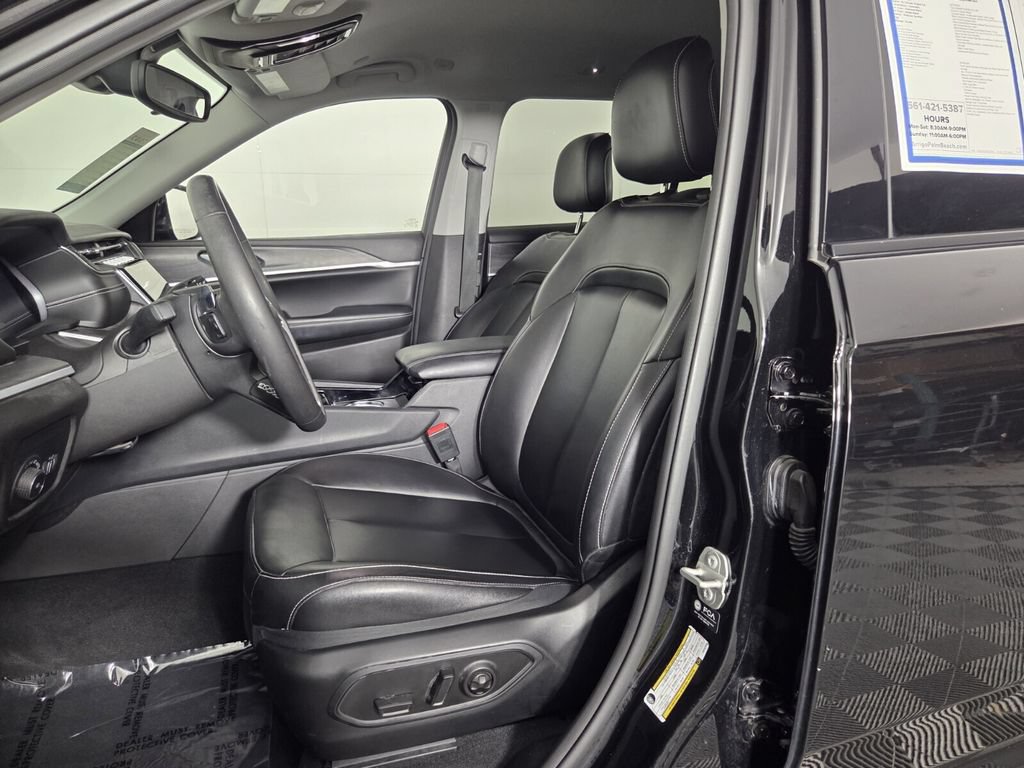 Used 2023 Jeep Grand Cherokee L Limited w/ Trailer Tow Group (B) AWD/4WD image 10