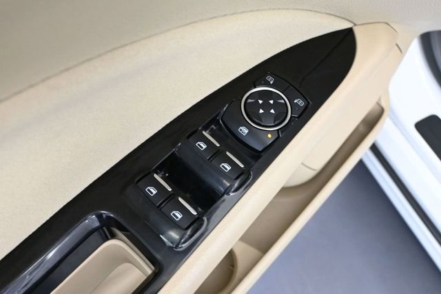 Used 2016 Ford Fusion SE FWD image 19