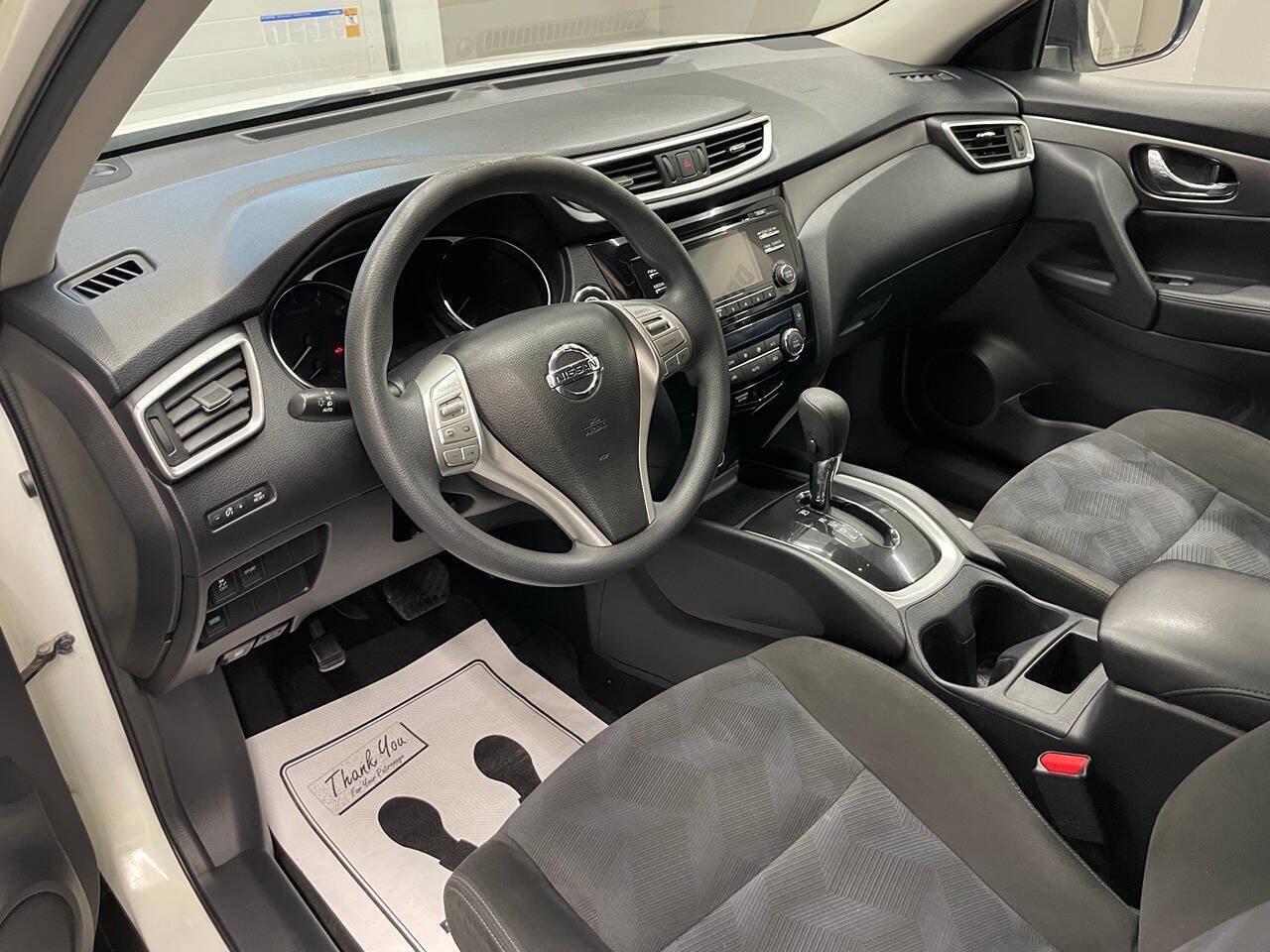 Used 2015 Nissan Rogue SV FWD image 14