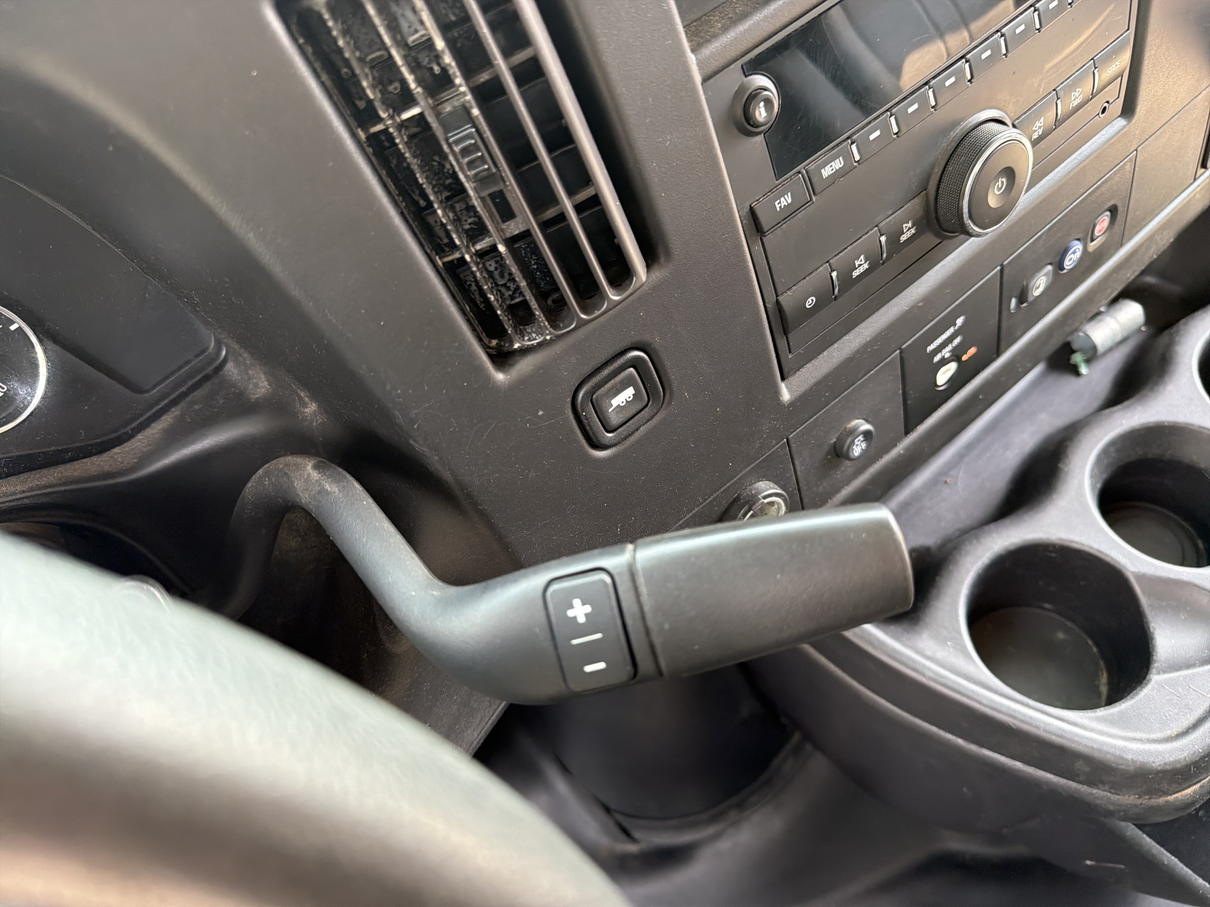 Used 2018 Chevrolet Express 2500 Extended RWD image 25