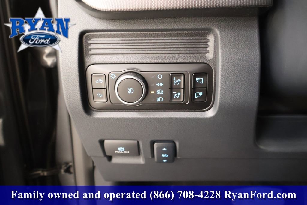 New 2026 Ford F250 Platinum w/ FX4 Off-Road Package image 28