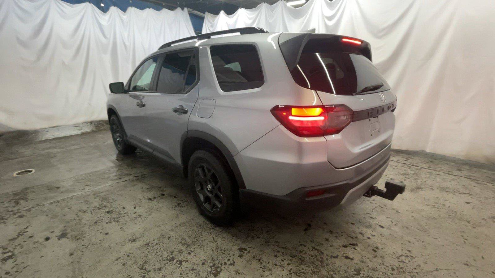Certified 2025 Honda Pilot TrailSport image 9