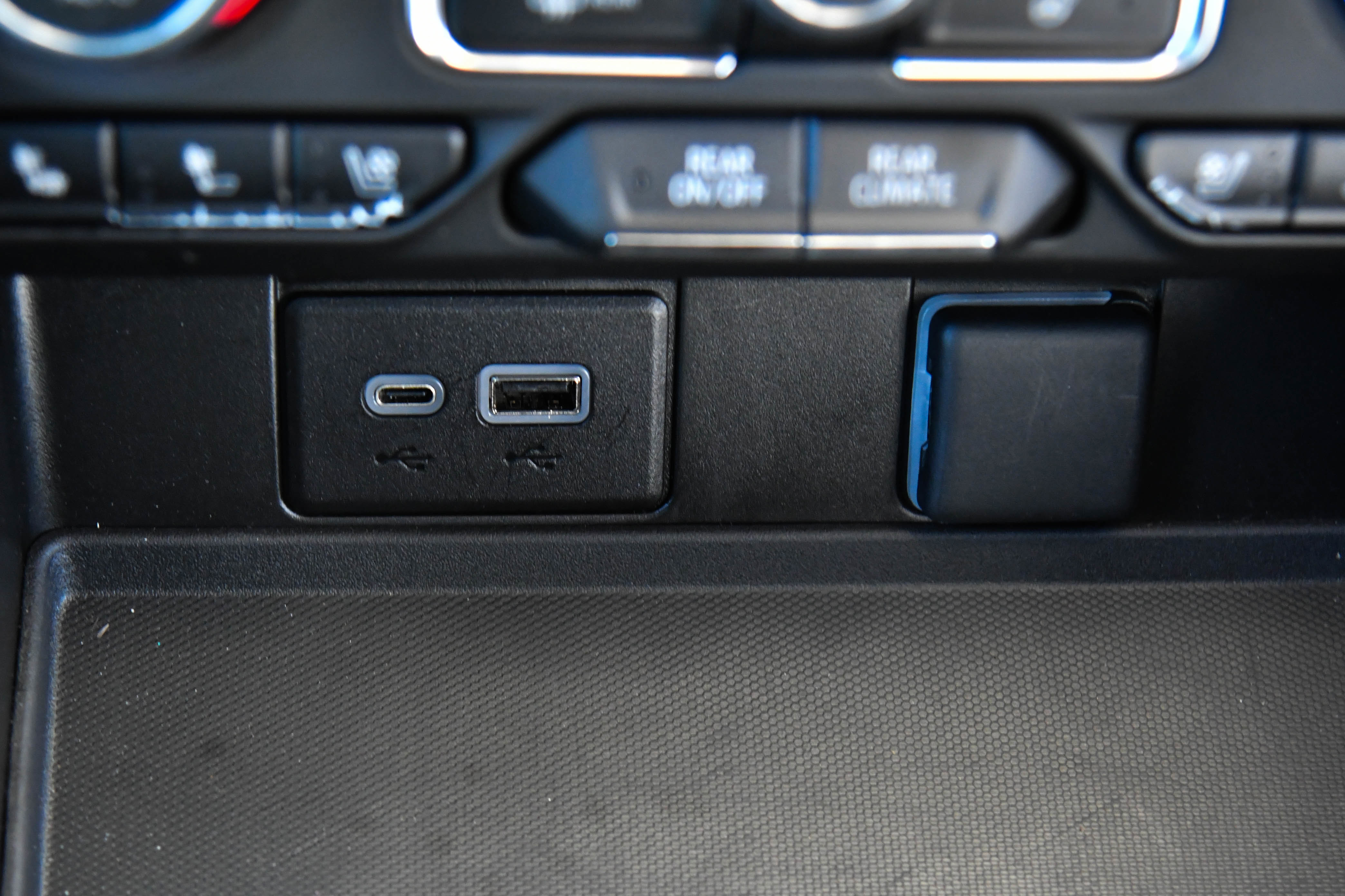 Used 2023 Chevrolet Tahoe Premier w/ Advanced Technology Package image 35