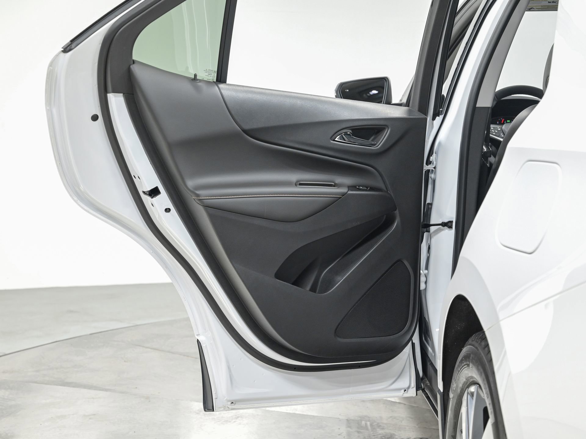 Used 2023 Chevrolet Equinox Premier FWD image 26