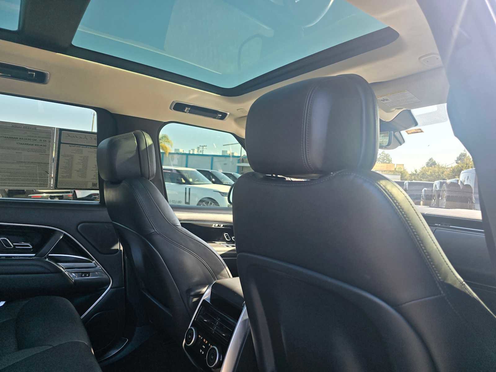 Used 2022 Land Rover Range Rover SE image 15